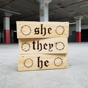 Pronoun Plate